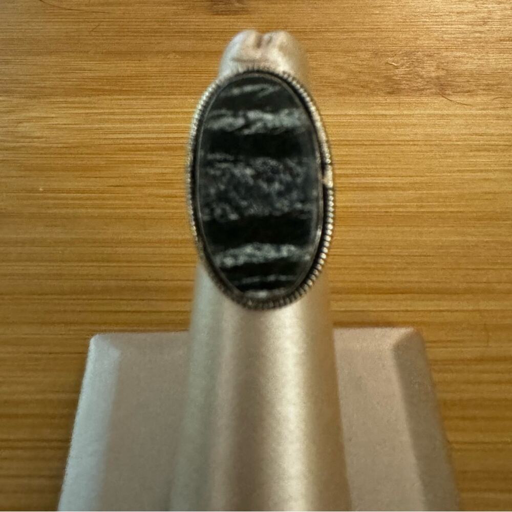 Oval, black & white tourmaline size 4